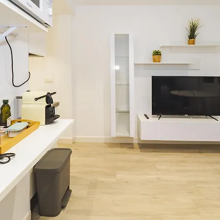 Cubo's Front Line Appartement *